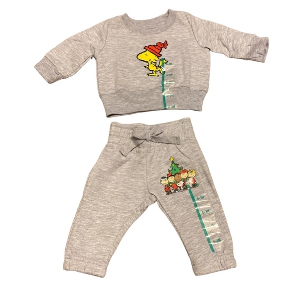 ✨NEW✨ 6-9m Baby Peanuts Charlie Brown & Snoopy Christmas set - Picture 1 of 3